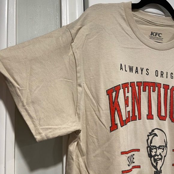 NWOT KFC Size L Kentucky Fried Chicken Logo Tee Shirt Finger Lickin Good Colonel - Picture 5 of 10